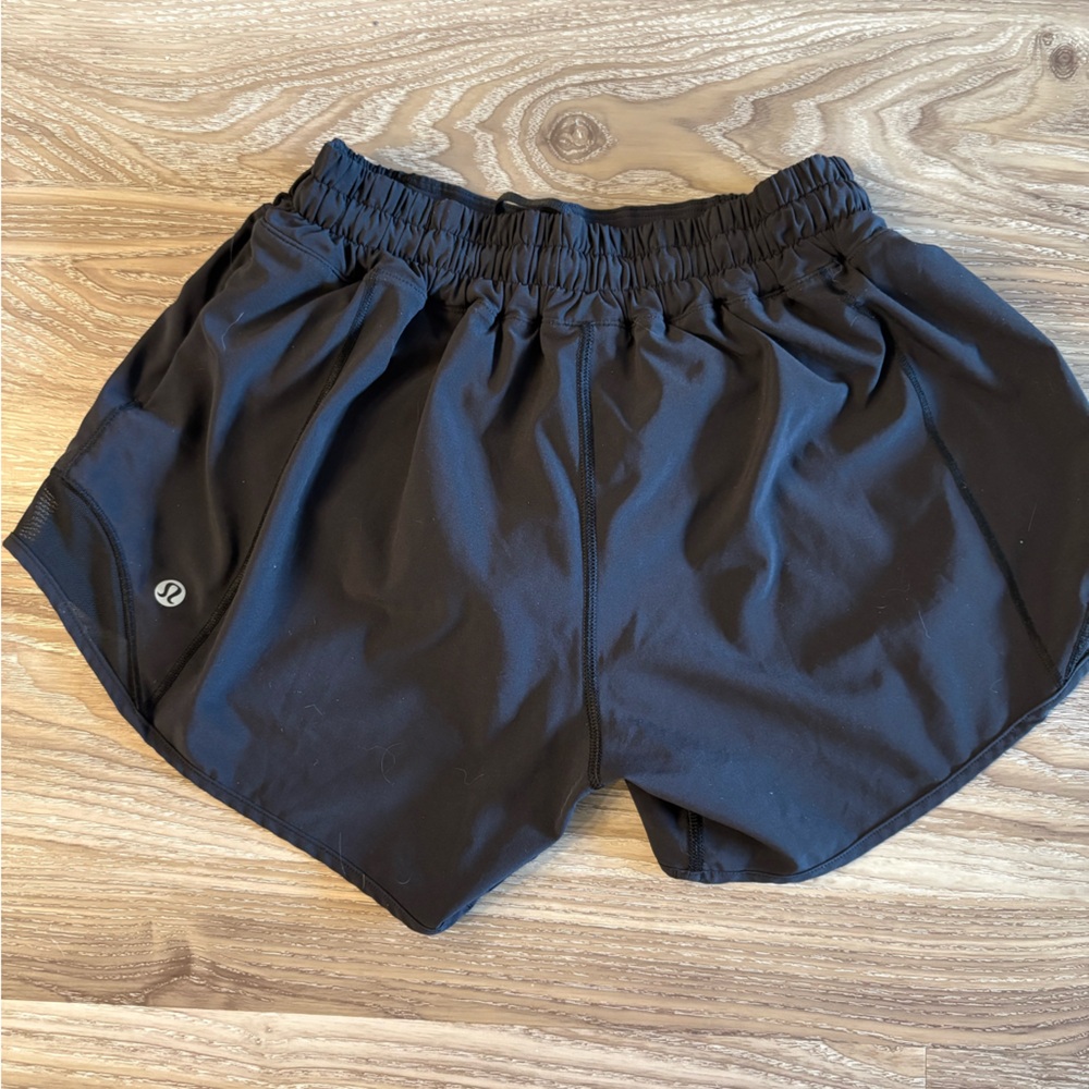 LULULEMON BLACK SHORTS - 4 TALL